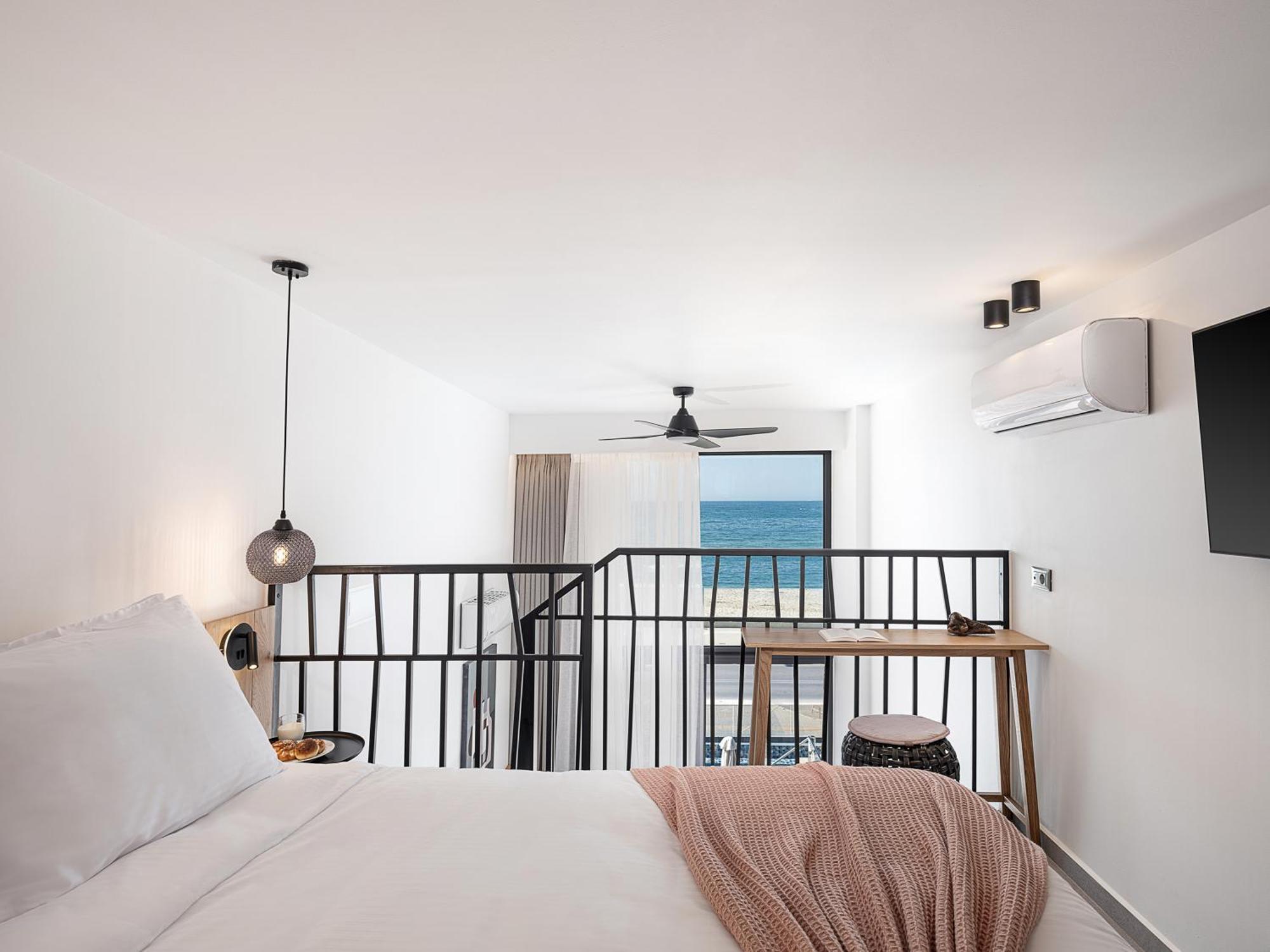 Calla Luxury Seafront Suites Rethymno  Exterior photo